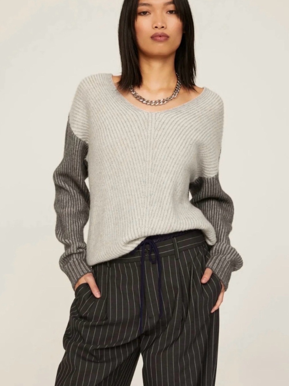 NAADAM Two-Tone Ribbed V-Neck Sweater - Light Gray & Dark Gray